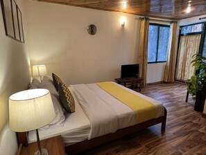 Deluxe Double Room | Soundproofing, iron/ironing board, free WiFi - Umda Hotel Montana (Abbottabad)