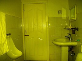 Ducha, artículos de higiene personal de diseño, toallas y jabón