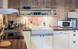 Refrigerador, microondas, placa de cocina, lavavajillas