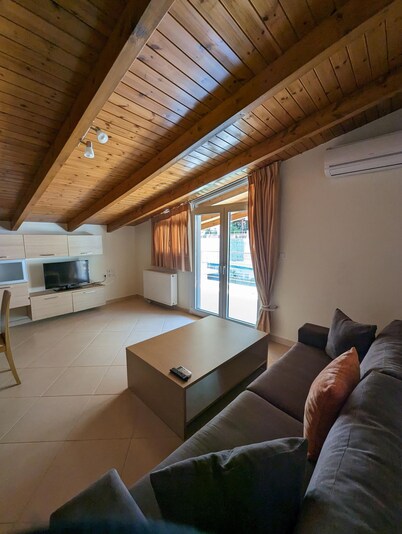 Samaras Apartments in Kamena Vourla