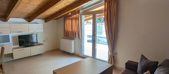 Samaras Apartments in Kamena Vourla