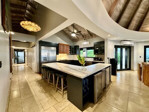 雪櫃、微波爐、焗爐、爐具