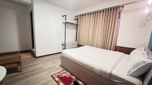 Deluxe Room, 1 Queen Bed