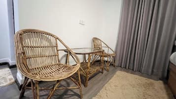Deluxe Room, 1 Queen Bed | 1 bedroom, premium bedding, pillow-top beds, soundproofing
