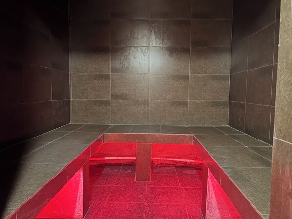 Sauna, steam room, body treatments, aromatherapy, hot stone massages