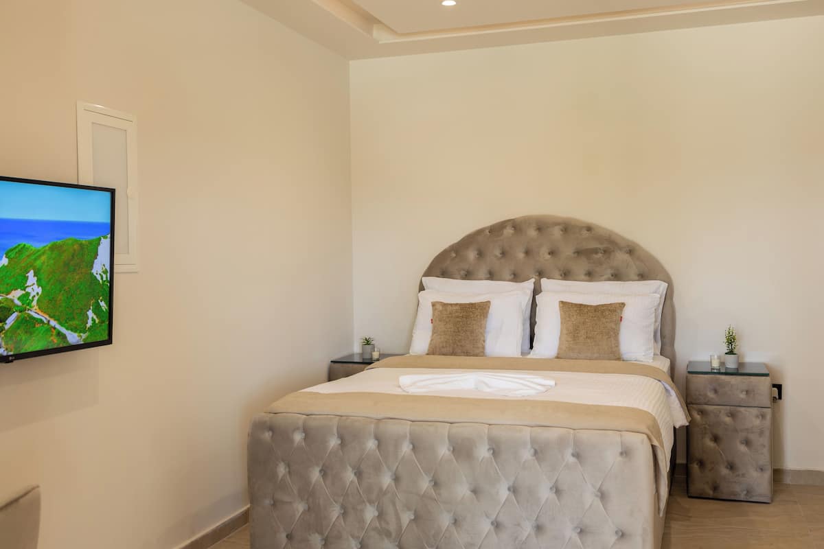 Minibar, blackout curtains, soundproofing