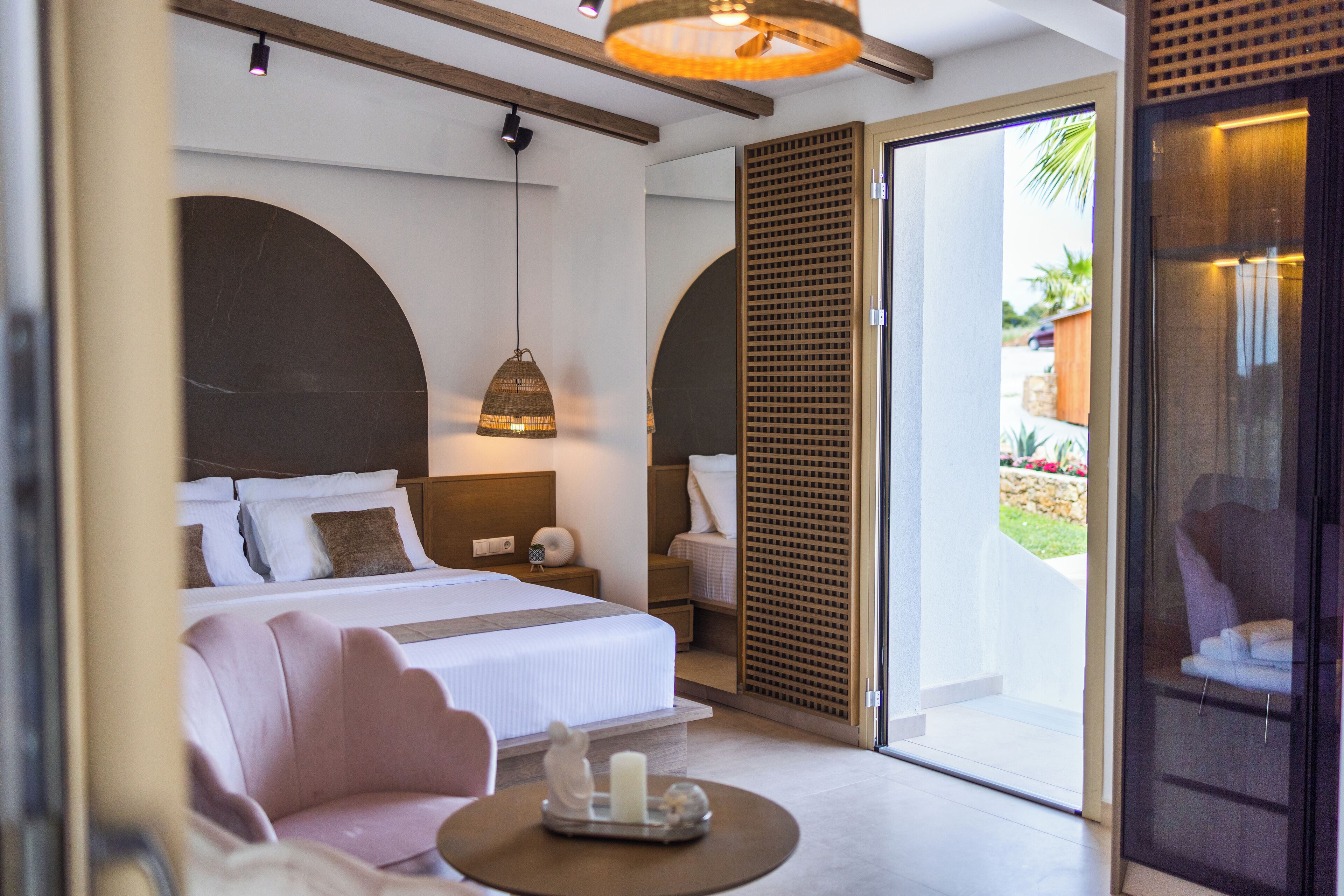 Luxury Single Room | Minibar, blackout drapes, soundproofing, iron/ironing board