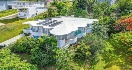 Garden Vacation w/ Outdoor Living Space and Kitchen, Large Rooms, King Size Beds