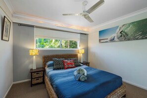 3 bedrooms, iron/ironing board, bed sheets - Enchanted Garden Island Cottage with Bikes and Air Con. (Russell Island)