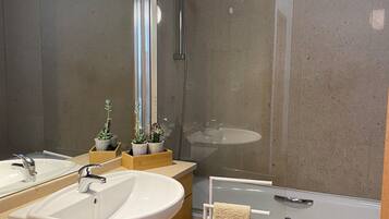 Free toiletries, hair dryer, bidet, towels