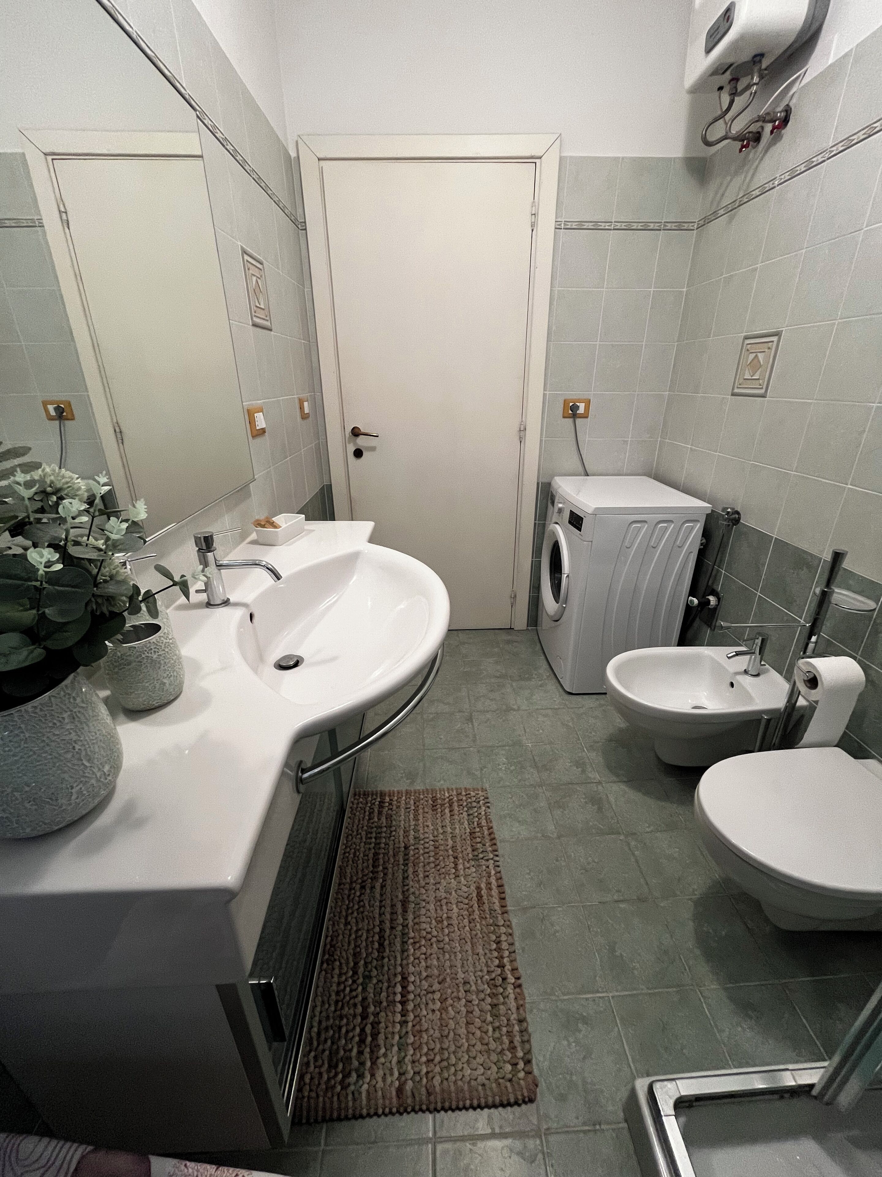 Dusche, Haartrockner, Bidet, Handtücher