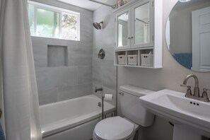 Ducha y bañera combinadas y toallas