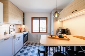 Fridge, microwave, oven, dishwasher