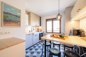 Fridge, microwave, oven, dishwasher