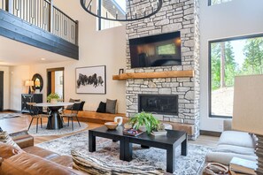 Smart TV, fireplace, video games, table tennis