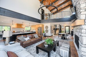 Smart TV, chimenea, videojuegos y tenis de mesa