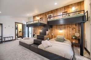 5 bedrooms, free WiFi, bed sheets
