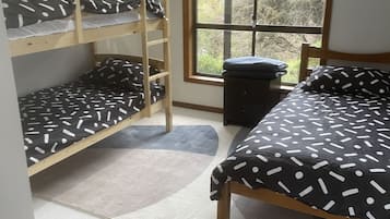 3 bedrooms, desk, iron/ironing board, travel cot