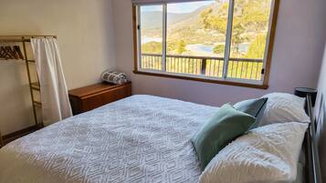 3 bedrooms, desk, iron/ironing board, travel cot