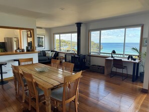 Dining - The Lookout at Pirate's Bay. 3BR, 2BA, ocean views, pool table, arcade machine (Eaglehawk Neck)