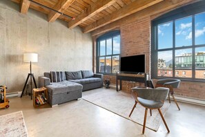 TV - Gastown 1 bedroom loft! (Vancouver)