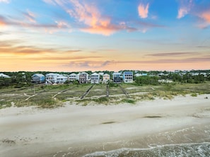 På stranden