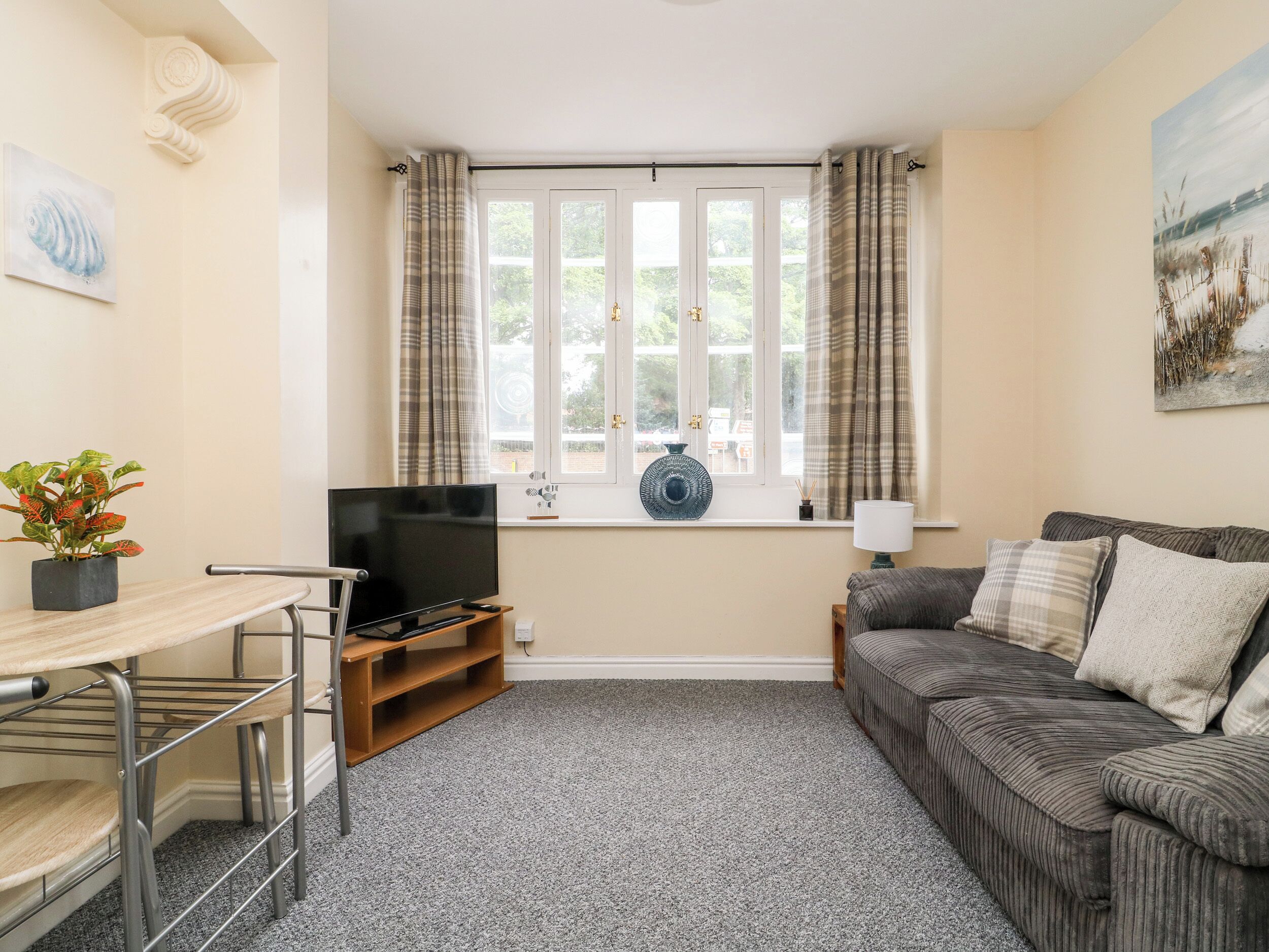 Seashells, Pet Friendly, With A Garden In Hornsea - Hornsea