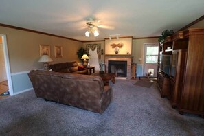 Televisión y oficina 