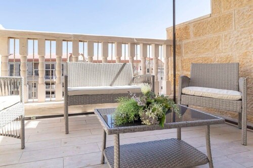 Stylish 1 Bedrooms Parking At City Gate