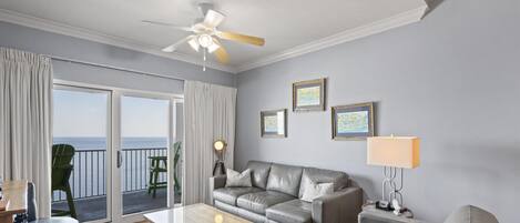 Télévision à écran plat, lecteur de DVD