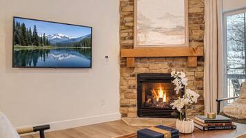 Condo, 3 Bedrooms | Interior