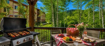 5569 Bear Hollow Hideaway! 3 Bedroom Condo by RedAwning