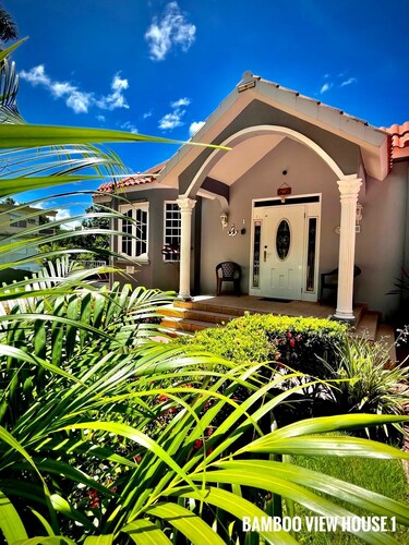 Spacious house near Rincón beaches- electric generator!