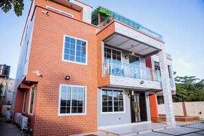 Exterior - Akafia's Court (Accra)