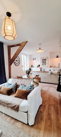 Flat-screen TV, DVD player. Le Beffroi" : Appartement Cosy en Cœur de Ville