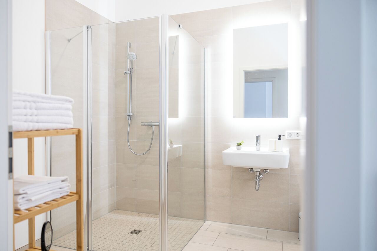 Dusche, Haartrockner, Handtücher, Seife