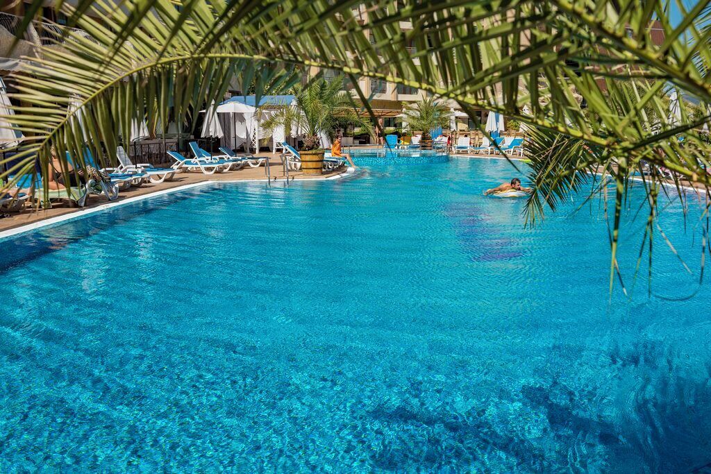 حمّام سباحة خارجي