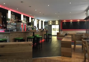 3 restaurants; breakfast, lunch, and dinner served