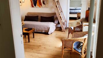 Smart-TV, Kamin, Tischtennisplatte, Stereoanlage