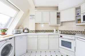 Private kitchen - Luxury two bed apartment in prime South Kensington - London (London)