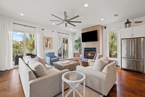 Smart-TV, Kamin, Tischfußball, Tischtennisplatte