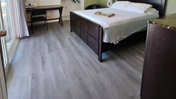 4 Schlafzimmer, Schreibtisch, Bügeleisen/Bügelbrett, Reisekinderbett