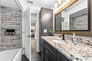 Shower, hair dryer, towels, soap - Florida Life on the water with game room, heated pool, kayaks +
Pet friendly!! (Palm Harbor)