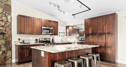 Florida Life on the water with game room, heated pool, kayaks +
Pet friendly!!