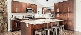 Florida Life on the water with game room, heated pool, kayaks +
Pet friendly!!
