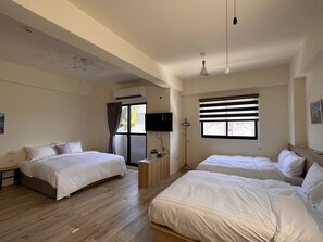 ห้องแฟมิลี่สวีท, หลายเตียง | ผ้านวมขนเป็ด, ผ้าปูที่นอน