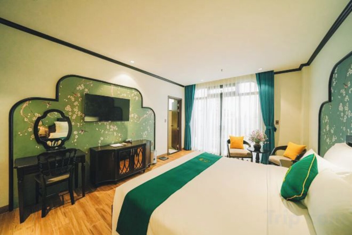 Premium bedding, down duvets, in-room safe, desk
