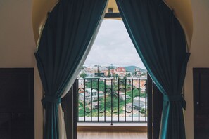 Executive Suite | Premium bedding, down comforters, in-room safe, desk - Goldient Boutique Hotel (Da Lat)