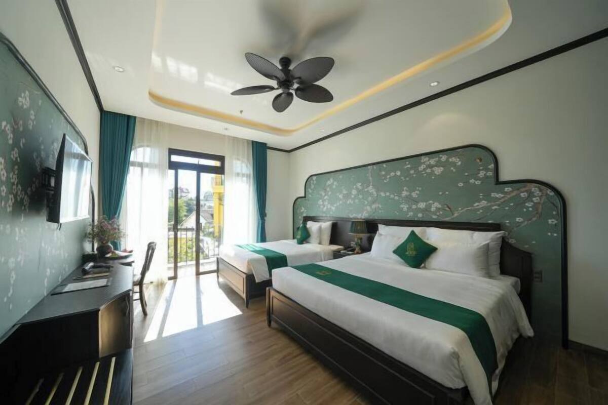 Hochwertige Bettwaren, Daunenbettdecken, Zimmersafe, Schreibtisch