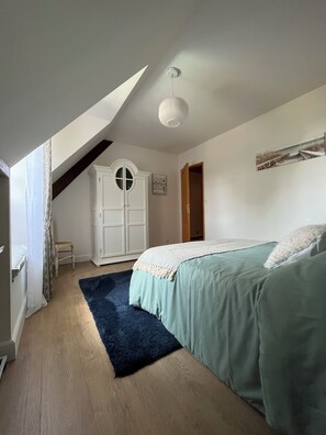 7 Schlafzimmer, Bügeleisen/Bügelbrett, Reisekinderbett, WLAN